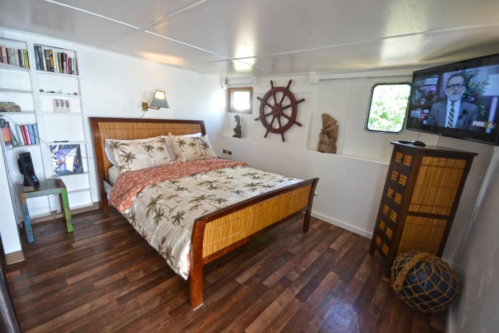 הוילה Merizo Queen Malesso Houseboat מראה חיצוני תמונה